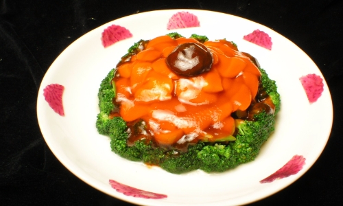 红烧肉炖土豆：一道家常美食的完美呈现